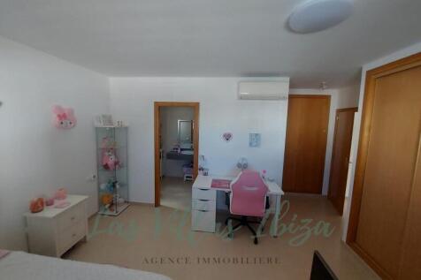 TOWNHOUSE WITH POOL AND TERRACES, San Rafael