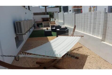 TOWNHOUSE WITH POOL AND TERRACES, San Rafael