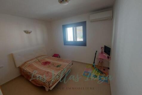 TOWNHOUSE WITH POOL AND TERRACES, San Rafael
