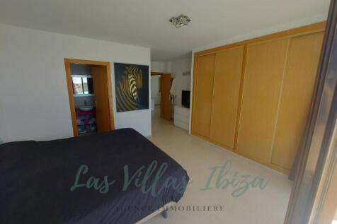 TOWNHOUSE WITH POOL AND TERRACES, San Rafael