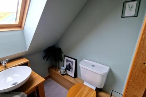 Upstairs Bathroom 