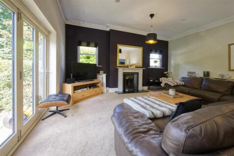 Lounge/family room