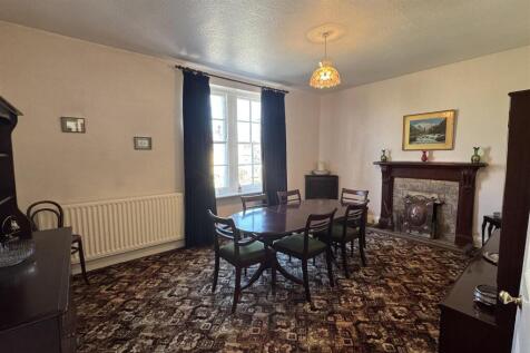 Reception/Fifth Bedroom