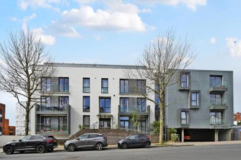 Russell house bn3 - front shots (2).jpg