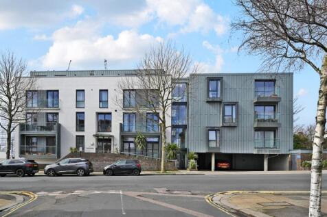 Russell house bn3 - front shots (1).jpg