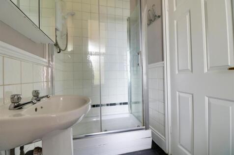 en-suite shower.jpg