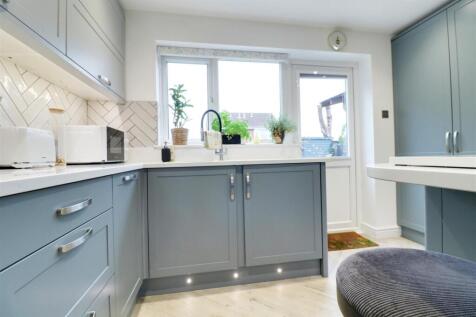 63 Berry Hill kitchen 2.jpg
