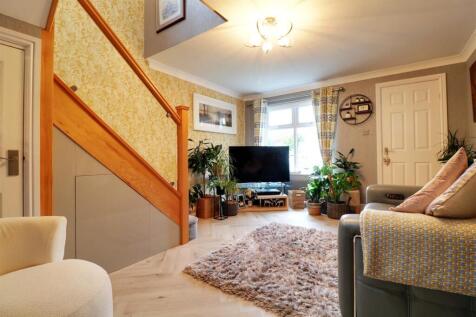63 Berry Hill lounge 2.jpg