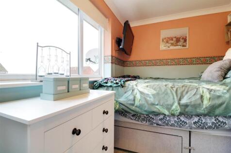 63 Berry Hill bedroom 1.jpg