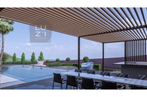 Amazing 4 bedroom villa with pool and garden, in Funchal, Lagos - Deal Homes