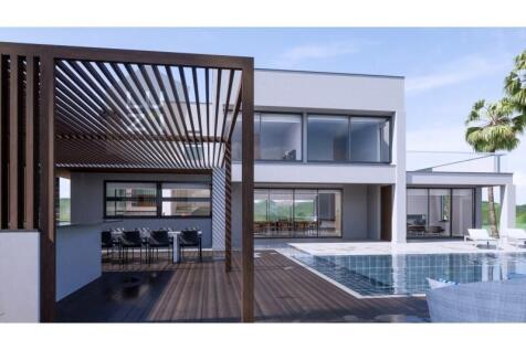 Amazing 4 bedroom villa with pool and garden, in Funchal, Lagos - Deal Homes