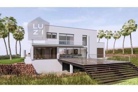Amazing 4 bedroom villa with pool and garden, in Funchal, Lagos - Deal Homes