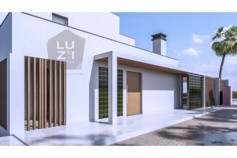 Amazing 4 bedroom villa with pool and garden, in Funchal, Lagos - Deal Homes
