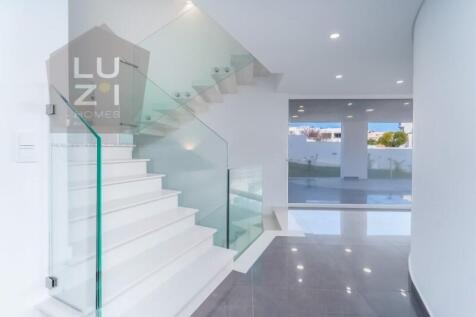 Luxury 4 bedroom villa, recently completed, in Lagos - Deal Homes