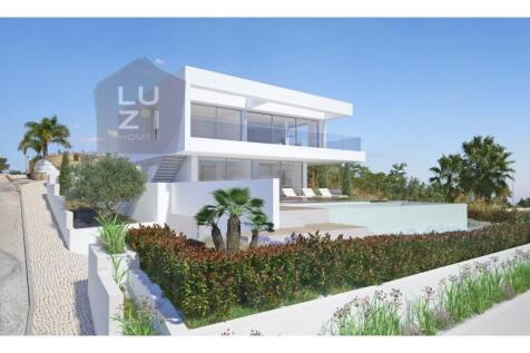 3 bedroom villa under construction with sea view, at Praia da Luz