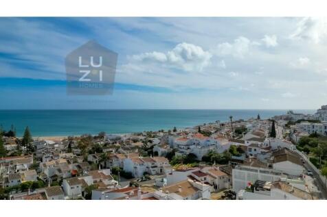 3 bedroom villa under construction with sea view, at Praia da Luz