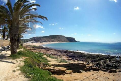3 bedroom villa under construction with sea view, at Praia da Luz