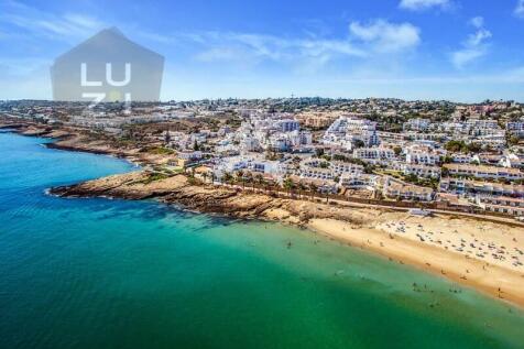 3 bedroom villa under construction with sea view, at Praia da Luz