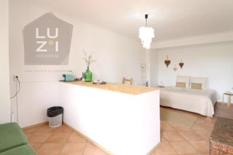 Renovated T6&#43;4 Villa perfect for Local Accommodation, close to Praia da Luz- Deal Homes