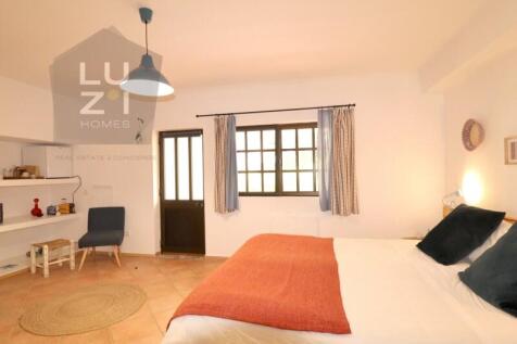 Renovated T6&#43;4 Villa perfect for Local Accommodation, close to Praia da Luz- Deal Homes