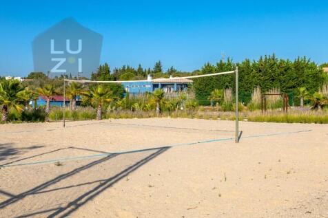 Tourist village on the outskirts of Lagos - Deal Homes