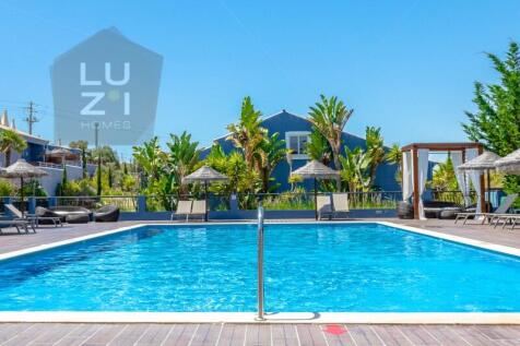 Tourist village on the outskirts of Lagos - Deal Homes