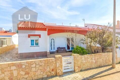 Renovated 3 bedroom villa with backyard, near the beach, Sagres - Luzi Homes