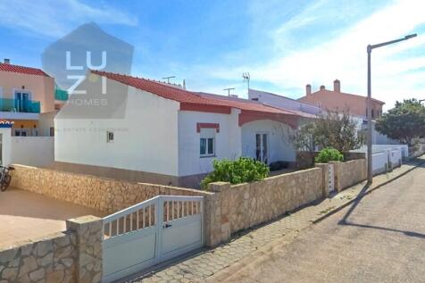 Renovated 3 bedroom villa with backyard, near the beach, Sagres - Luzi Homes