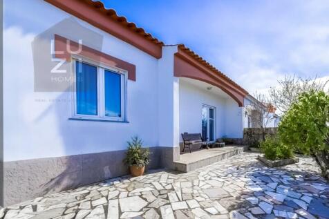 Renovated 3 bedroom villa with backyard, near the beach, Sagres - Luzi Homes