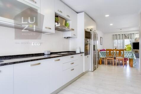 Renovated 3 bedroom villa with backyard, near the beach, Sagres - Luzi Homes