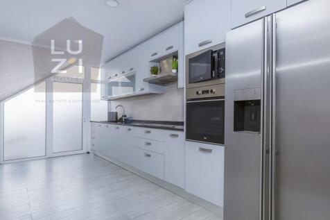 Renovated 3 bedroom villa with backyard, near the beach, Sagres - Luzi Homes