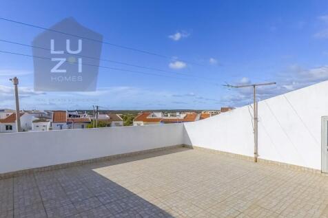 Renovated 3 bedroom villa with backyard, near the beach, Sagres - Luzi Homes