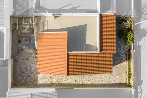 Renovated 3 bedroom villa with backyard, near the beach, Sagres - Luzi Homes