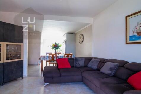 Renovated 3 bedroom villa with backyard, near the beach, Sagres - Luzi HomesHall