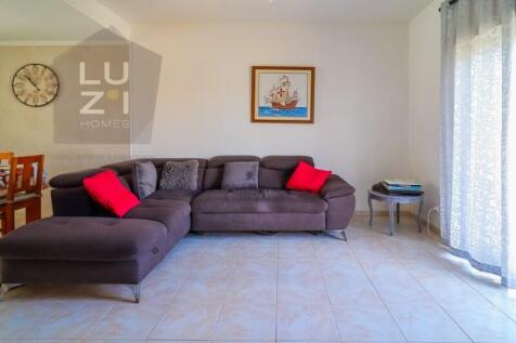 Renovated 3 bedroom villa with backyard, near the beach, Sagres - Luzi HomesHall