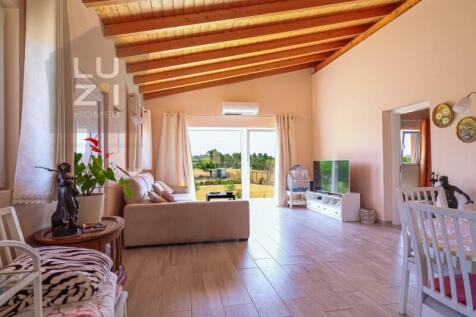 Paradise farm T5&#43;T1 with swimming pool and riding arenas, on the outskirts of Lagos - Luzi Homes