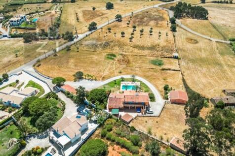 Paradise farm T5&#43;T1 with swimming pool and riding arenas, on the outskirts of Lagos - Luzi Homes