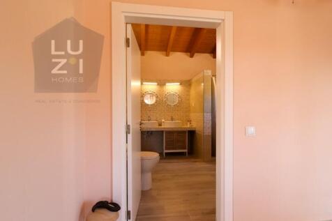 Paradise farm T5&#43;T1 with swimming pool and riding arenas, on the outskirts of Lagos - Luzi Homes