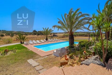 Paradise farm T5&#43;T1 with swimming pool and riding arenas, on the outskirts of Lagos - Luzi Homes