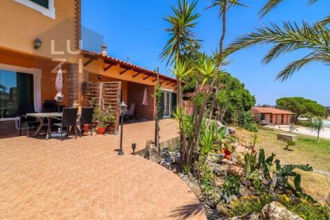 Paradise farm T5&#43;T1 with swimming pool and riding arenas, on the outskirts of Lagos - Luzi Homes