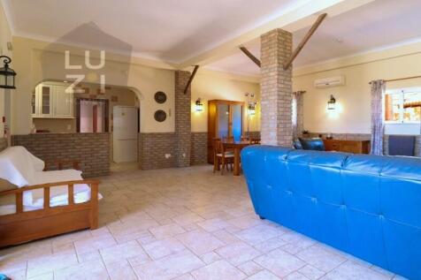 Paradise farm T5&#43;T1 with swimming pool and riding arenas, on the outskirts of Lagos - Luzi Homes
