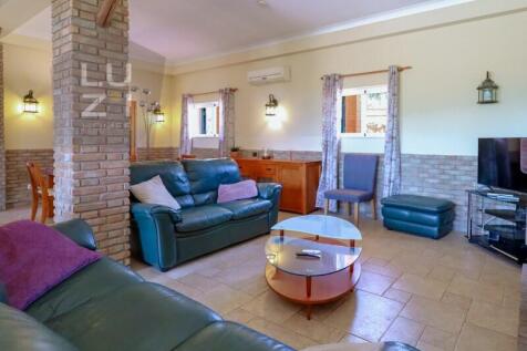 Paradise farm T5&#43;T1 with swimming pool and riding arenas, on the outskirts of Lagos - Luzi Homes