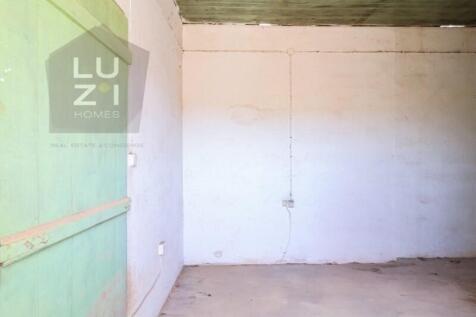Farm with large urban plot with ruin and extensive flat land, in Burgau - Luzi Homes