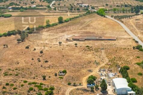 Farm with large urban plot with ruin and extensive flat land, in Burgau - Luzi Homes