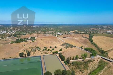 Farm with large urban plot with ruin and extensive flat land, in Burgau - Luzi Homes