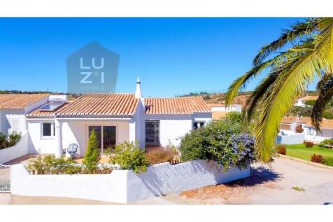 Fully renovated 3 bedroom villa, in a quiet area, Praia da Luz - Luzi Homes