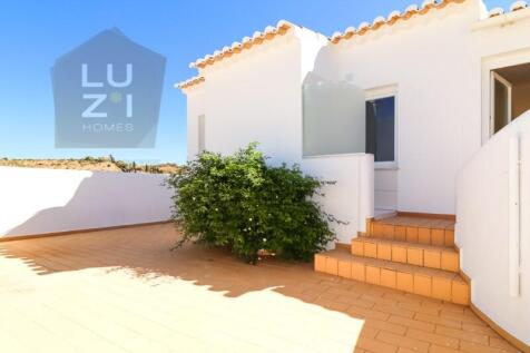 Fully renovated 3 bedroom villa, in a quiet area, Praia da Luz - Luzi Homes