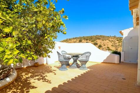Fully renovated 3 bedroom villa, in a quiet area, Praia da Luz - Luzi Homes