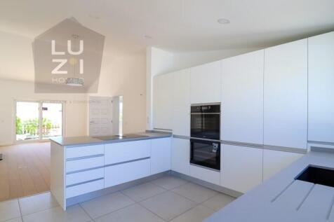 Fully renovated 3 bedroom villa, in a quiet area, Praia da Luz - Luzi Homes