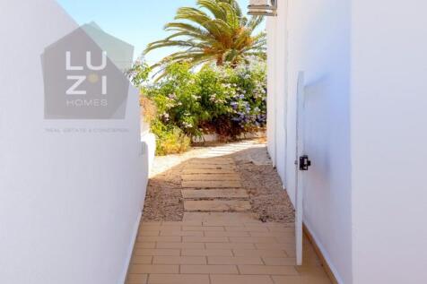 Fully renovated 3 bedroom villa, in a quiet area, Praia da Luz - Luzi Homes